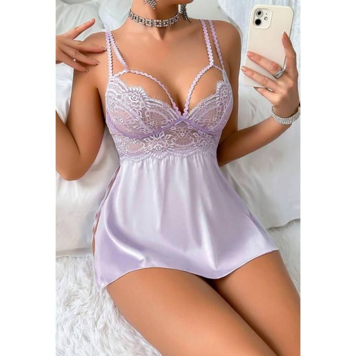 Bella Notte Nuisette En Satin À Bretelles Et Dentelle Lilas Avec Fentes - violet